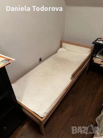 Детско легло от Икеа с преграда и матрак