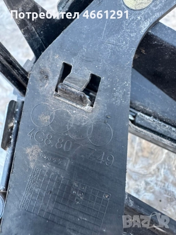 Държач ляв централната решетка на Ауди Audi A7 само за 20лв. 4G8807749, снимка 2 - Части - 52556466