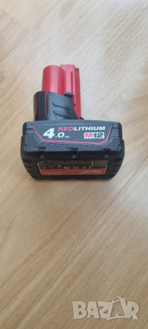 Milwaukee M12 Батерия и зарядно, снимка 2 - Други инструменти - 53934033