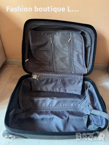 Черен малък куфар за ръчен багаж с код за заключване на марката Epic с много вътрешни джобове с цип , снимка 4 - Куфари - 52422913