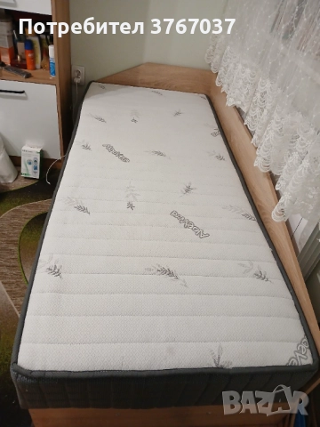 Продавам единично легло