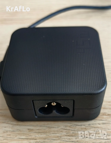 Зарядно ASUS ADP-10280 45W, снимка 3 - Части за лаптопи - 52129649