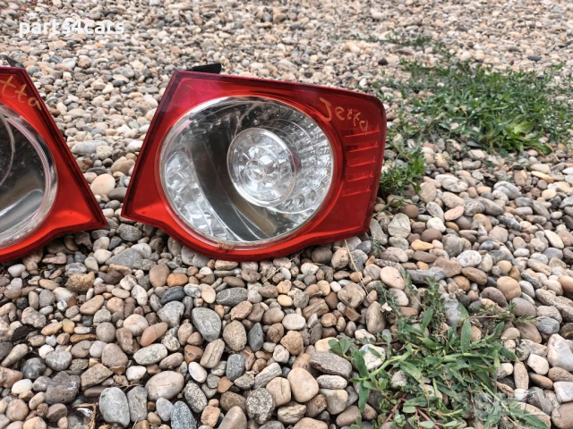 ляв и десен стоп за фолксваген джета седан 05 - 10 VOLKSWAGEN JETTA, снимка 3 - Части - 51175385