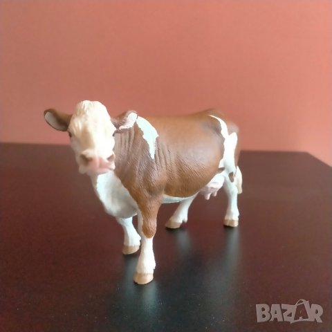 Колекционерска фигурка Schleich Simmental Dairy Cow Brown / White Крава 2008 73527, снимка 2 - Колекции - 42380806