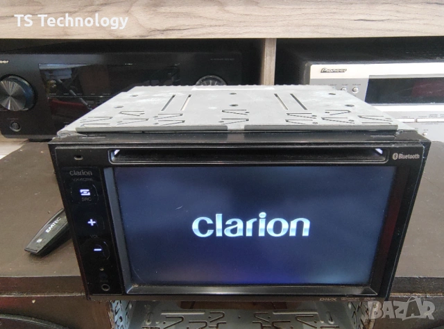 Висок клас Мултимедия Clarion VX402E Bluetooth / USB / AuX / CD / MP3