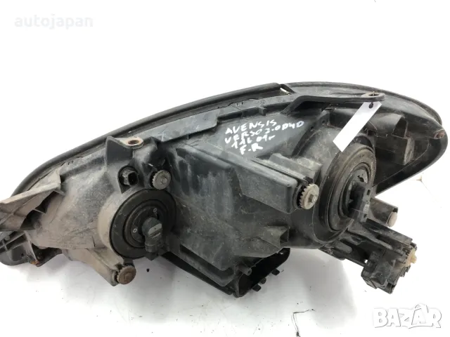 Десен Фар  Toyota Avensis Verso 2.0 D 116hp 1CD, снимка 2 - Части - 47304062