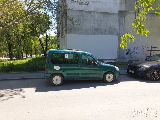 Citroen Berlingo Peugeot Partner дясна врата предна цвят KRZD, снимка 2 - Части - 53990236