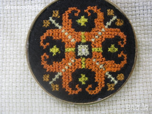 Бродирани бижута с шевици 2, снимка 2 - Колиета, медальони, синджири - 29697661