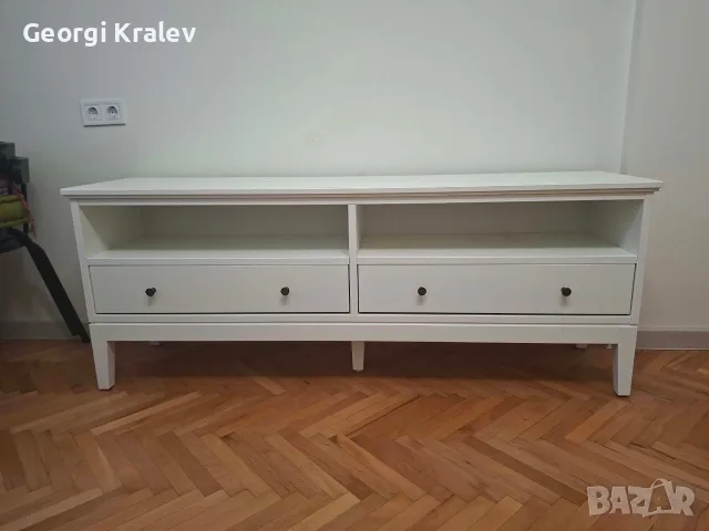 Продавам шкаф за телевизор IKEA Idanas
