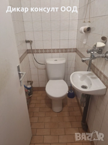 Продава се търговски обект в централната част на Плевен, снимка 7 - Магазини - 52087384