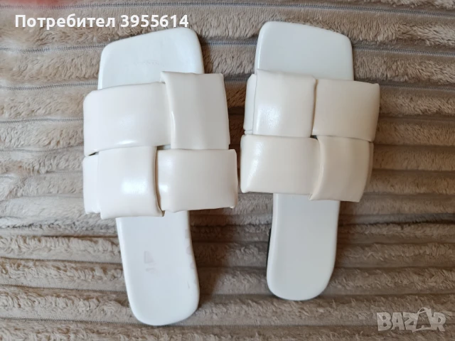 Продавам чисто нови дамски бели кожени чехли , снимка 2 - Чехли - 50956739