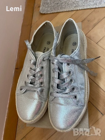 Дамски сребристи обувки, снимка 3 - Дамски ежедневни обувки - 50672733