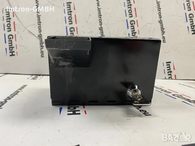 Метален сейф за монети със затвор на входа