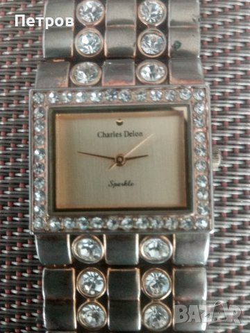 Продавам дамски,елегантен часовник.Кварц.Работещ.Подсветка.