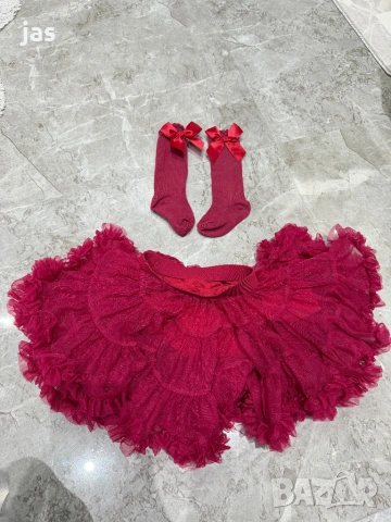 Бебешка пола 6-9мес с чорапи