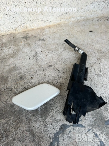 85353-0F020. Капачка пръскалка предна броня дясна за Тойота Версо. 2009-2018г