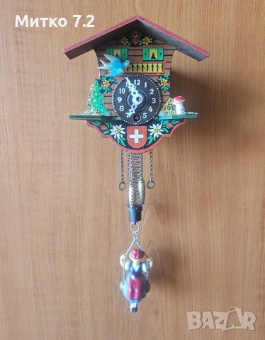 стенен часовник малката тиролка