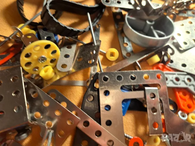 Части от метален детски конструктор, снимка 2 - Конструктори - 48886640