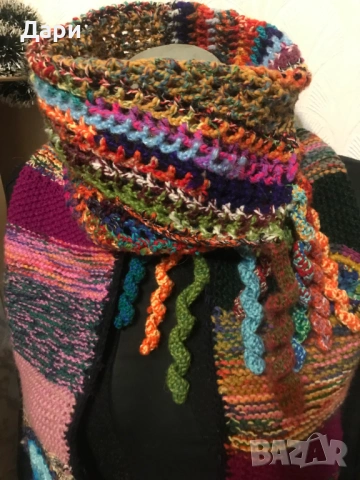 Два ръчно изплетени дамски шала, снимка 4 - Шалове - 53342259