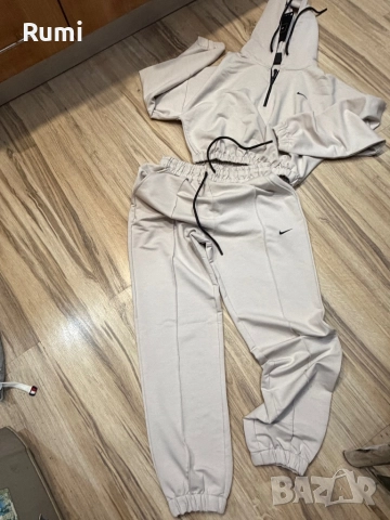 Дамски нов екип Nike - Sportswear Tech Dri-Fit ! М, 55 лв, снимка 2 - Спортни екипи - 51894773