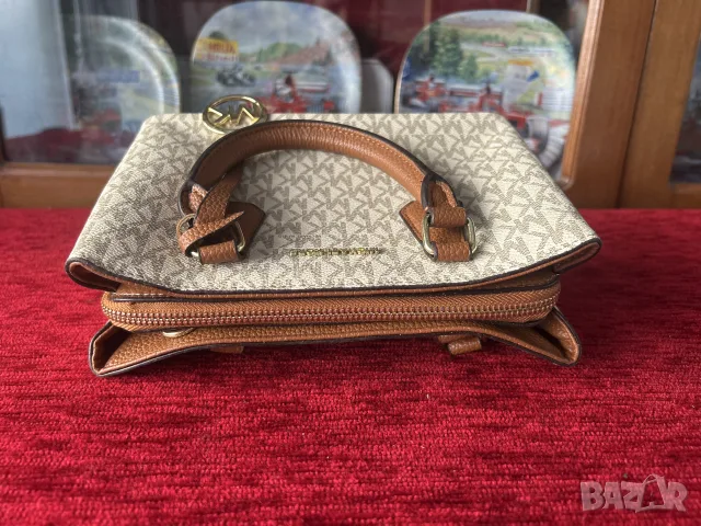 чанта Michael Kors Sheila в цвят ванилия с кафяви дръжки, снимка 4 - Чанти - 55774871