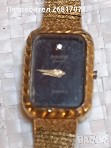 позлатен часовник Accurist