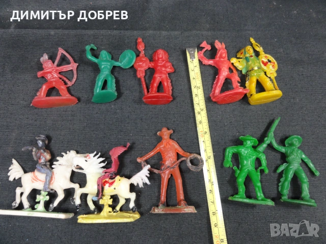 ЛОТ ОТ 10 СТАРИ РЕТРО СОЦ ПЛАСТМАСОВИ ФИГУРКИ ИНДИАНЦИ КАУБОИ, снимка 3 - Колекции - 53009741