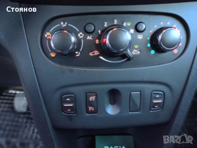 Dacia Sandero 1.2 LPG, снимка 10 - Автомобили и джипове - 52771645