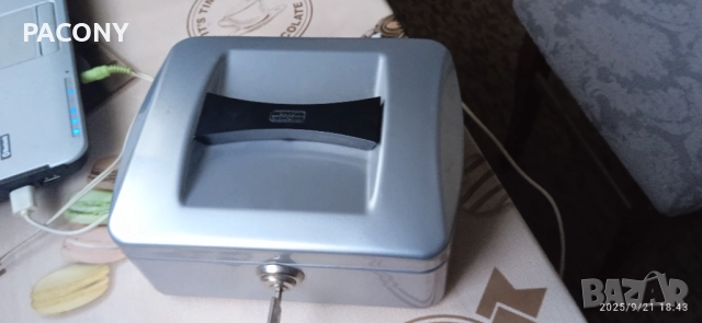 метална касичка,   каса/сейф