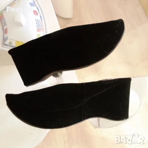 Продавам дамски велурени обувки , снимка 2 - Дамски ежедневни обувки - 51347754