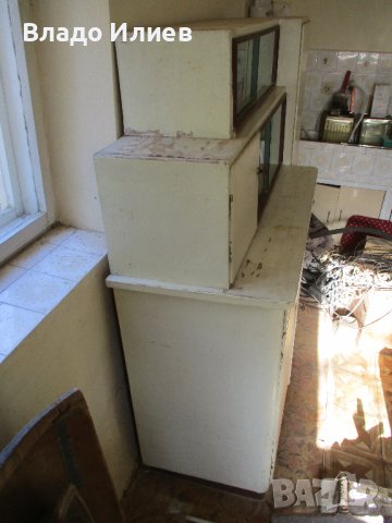 Бюфет старинен винтидж направен около 1960 г., снимка 2 - Антикварни и старинни предмети - 42852519