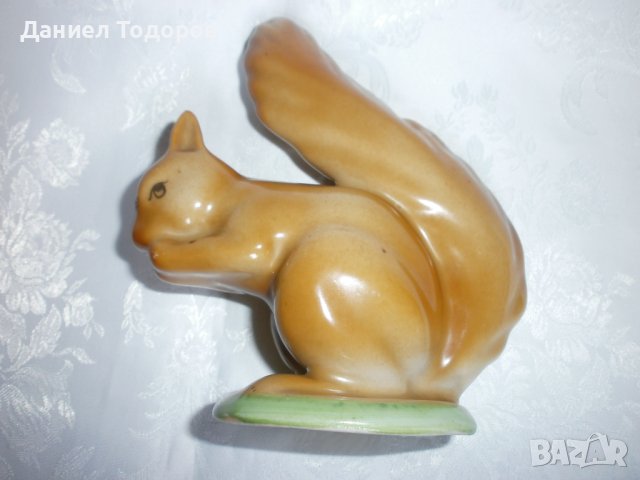 Стара  Българска Порцеланова  Фигура - Катерица - с Маркировка, снимка 5 - Статуетки - 38841630