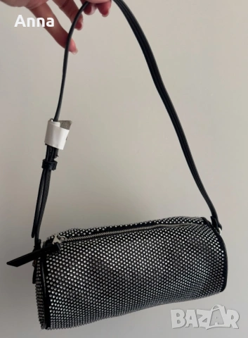 Новата чанта на Zara е цялата покрита с камъни 👛💎🌹, снимка 3 - Чанти - 53912127