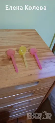 Три мерителни лъжички и украса за сладолед, снимка 1