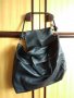 Модерна и елегантна черна дамска чанта с аксесоар към нея, снимка 4