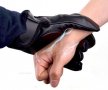 Ръкавици с ток за самоотбрана