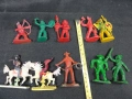 ЛОТ ОТ 10 СТАРИ РЕТРО СОЦ ПЛАСТМАСОВИ ФИГУРКИ ИНДИАНЦИ КАУБОИ, снимка 3