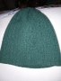 тъмно зелена шапка 