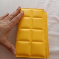Жълта дамска  чантичка , снимка 4 - Чанти - 42775580