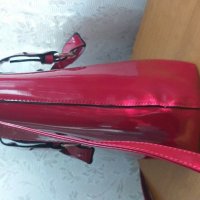 Червена лачена чанта, снимка 2 - Чанти - 30894058
