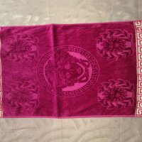 Червена хавлиена кърпа Versace, снимка 4 - Хавлиени кърпи - 30274390