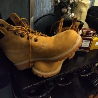 Намалени TIMBERLAND оригинални нови естествена кожа , снимка 2 - Дамски боти - 39137707