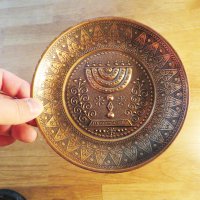 Старинна медна чиния с МЕНОРА, медно пано - еврейски седемсвещник- внос от Израел, Йерусалим, снимка 4 - Антикварни и старинни предмети - 34280371