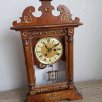 Стар настолен механичен часовник, снимка 1 - Антикварни и старинни предмети - 37485790