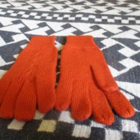Дънки и комплект – шал с ръкавици, снимка 4 - Ръкавици - 34940707