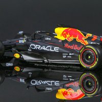 Модел на Red Bull RB18 Формула 1 Макс Верстапен Ред Бул Max Verstappen Formula 1, снимка 3 - Коли, камиони, мотори, писти - 39297966