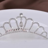 Коронка тиара метална сребриста с висяща капчица забождане в коса прическа сватба детска дамска, снимка 1 - Аксесоари за коса - 31217490
