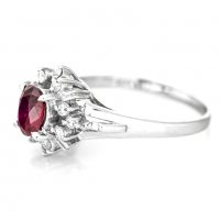 Платинен пръстен с натурален рубин и диаманти, снимка 4 - Пръстени - 39533147