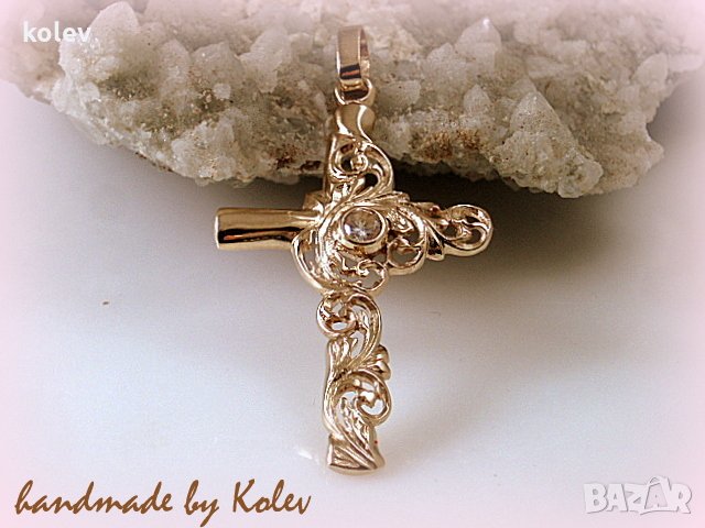 Златен кръст с цирконий 2.52 грама, ръчна изработка в старинен стил, снимка 1
