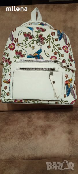 Нова дамска раничка в бяло и флорални мотиви, снимка 1